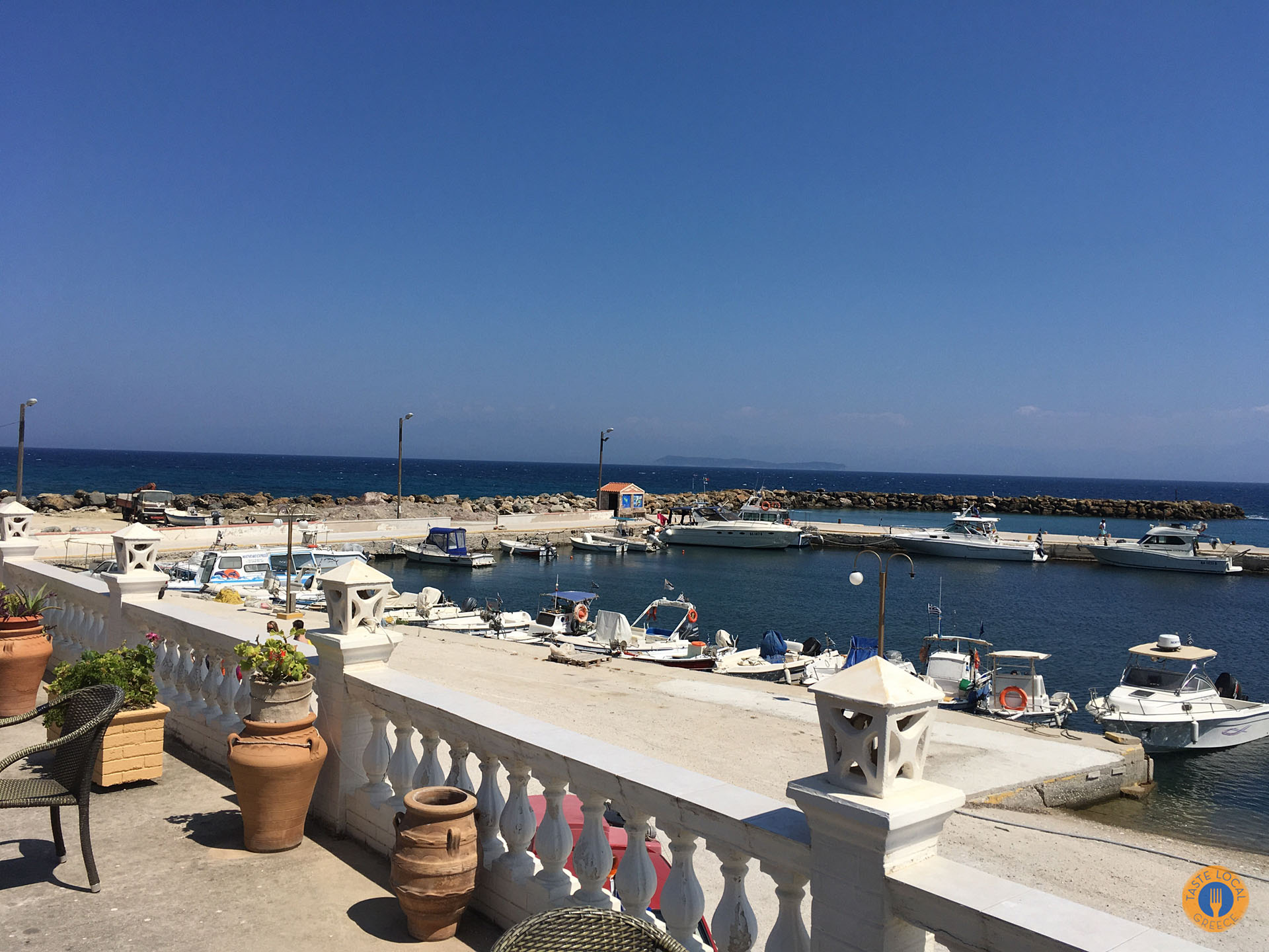 Στην βεράντα του Dolphin' s restaurant
