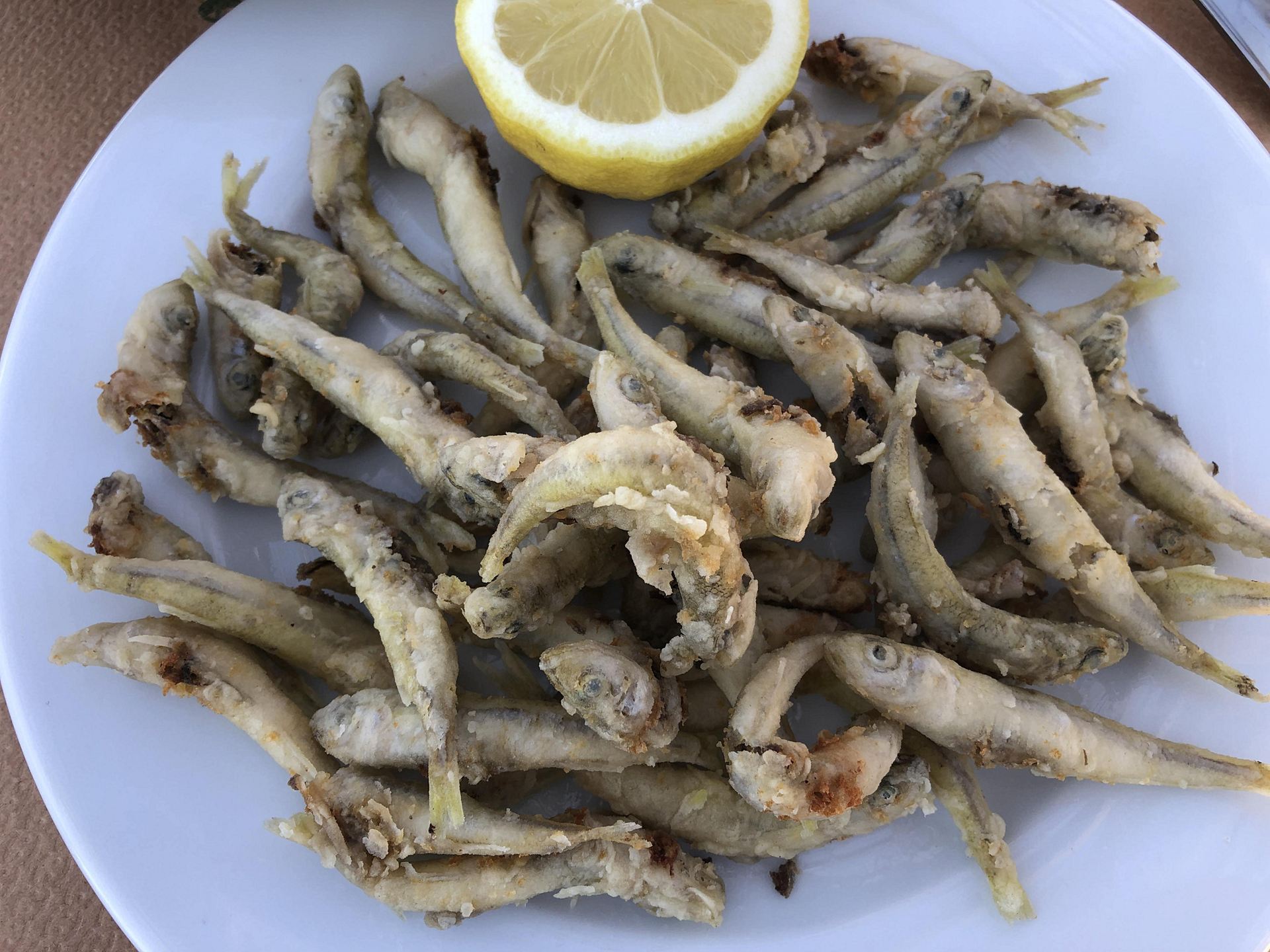 Τηγανιτή αθερίνα στην Μυρτιά