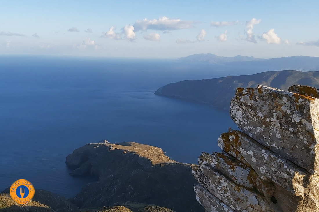 άποψη από το κάστρο Φανερωμένης στην Άνδρο