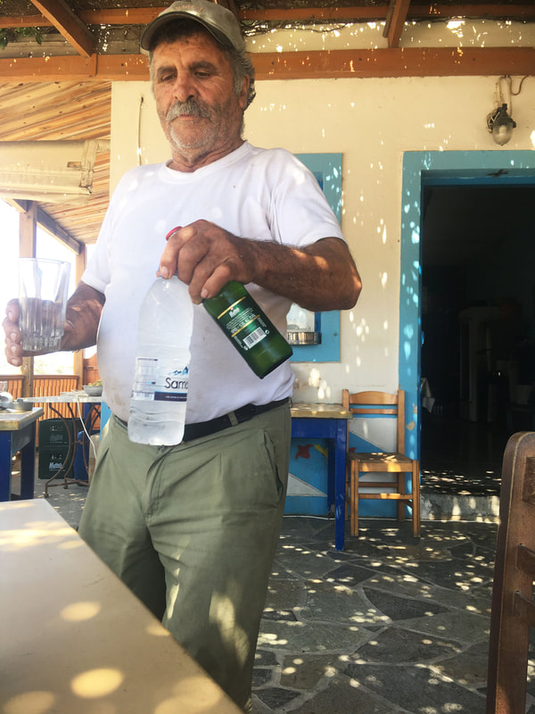 Στο μοναδικό καφενείο στην Αυλώνα
