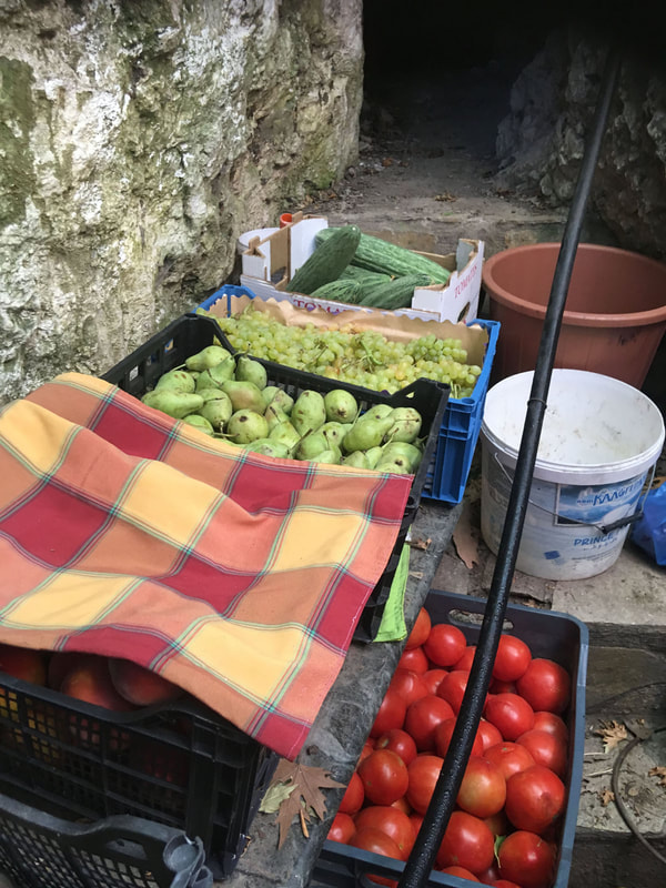 φρούτα και λαχανικά στα καφάσια