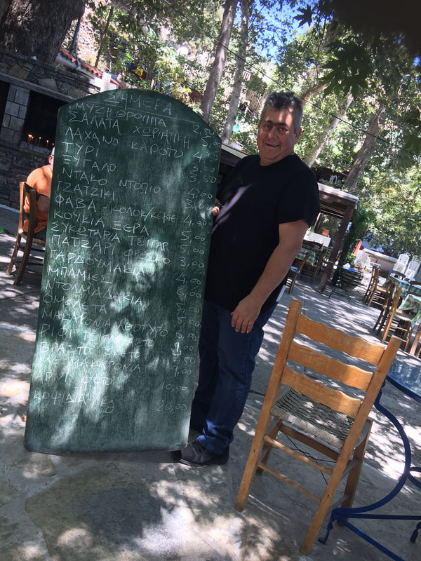 Ο κουμπάρος του Γιάννη με τον μαυροπίνακα μενού