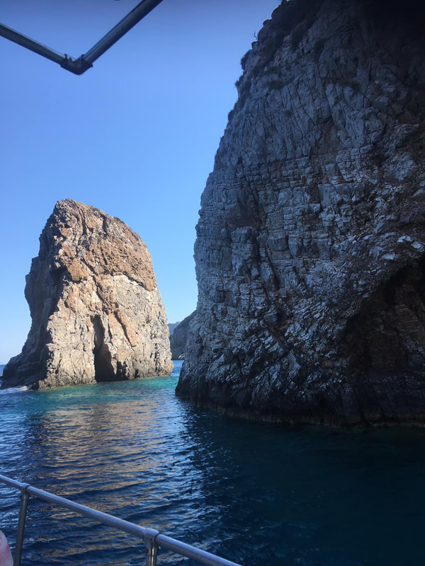 Βόλτα από την θάλασσα με καραβάκι στην Σαρία