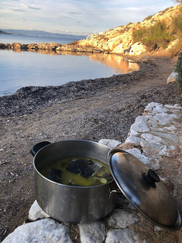 Αγιορείτικη ψαρόσουπα στις Μαρίκες στην Ραφήνα