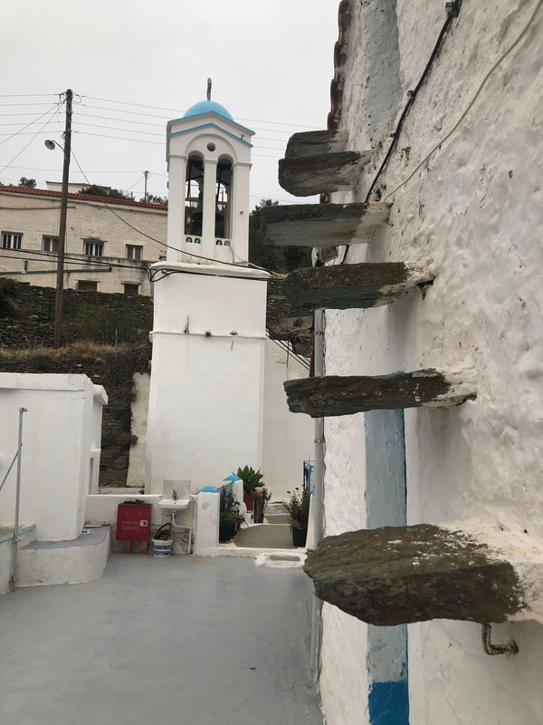 Το καφενείο με την μοναδική σκάλα από πέτρες