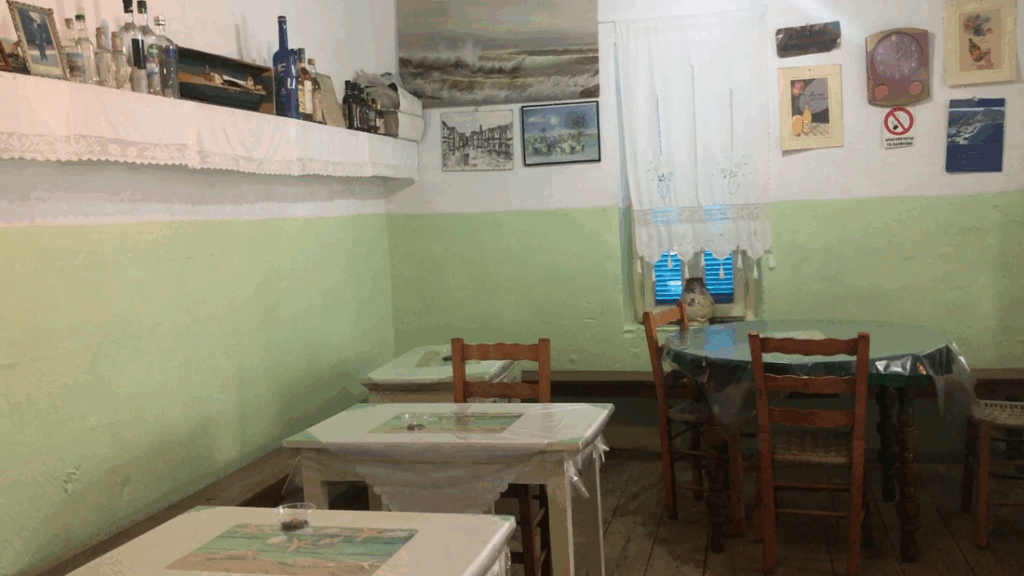 Το καφενείο μέσα