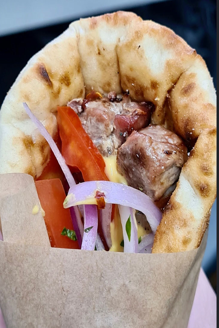 Σουβλάκι όπως παλιά κρέας ντομάτα κρεμμύδι μαϊντανός