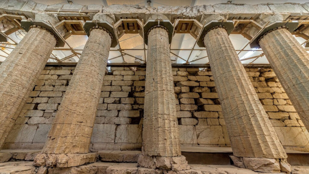 ναός Επικουρίου Απόλλωνα εσωτερικό