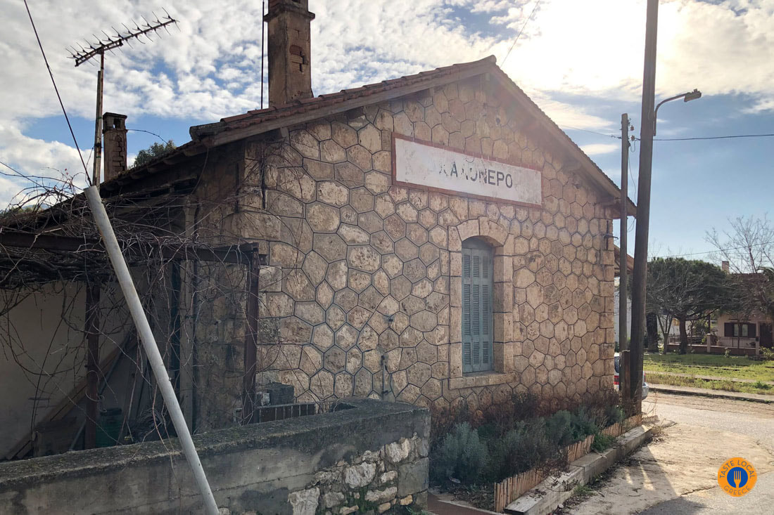 Ο παλιός γραφικός σταθμός του τρένου στο Καλό Νερό