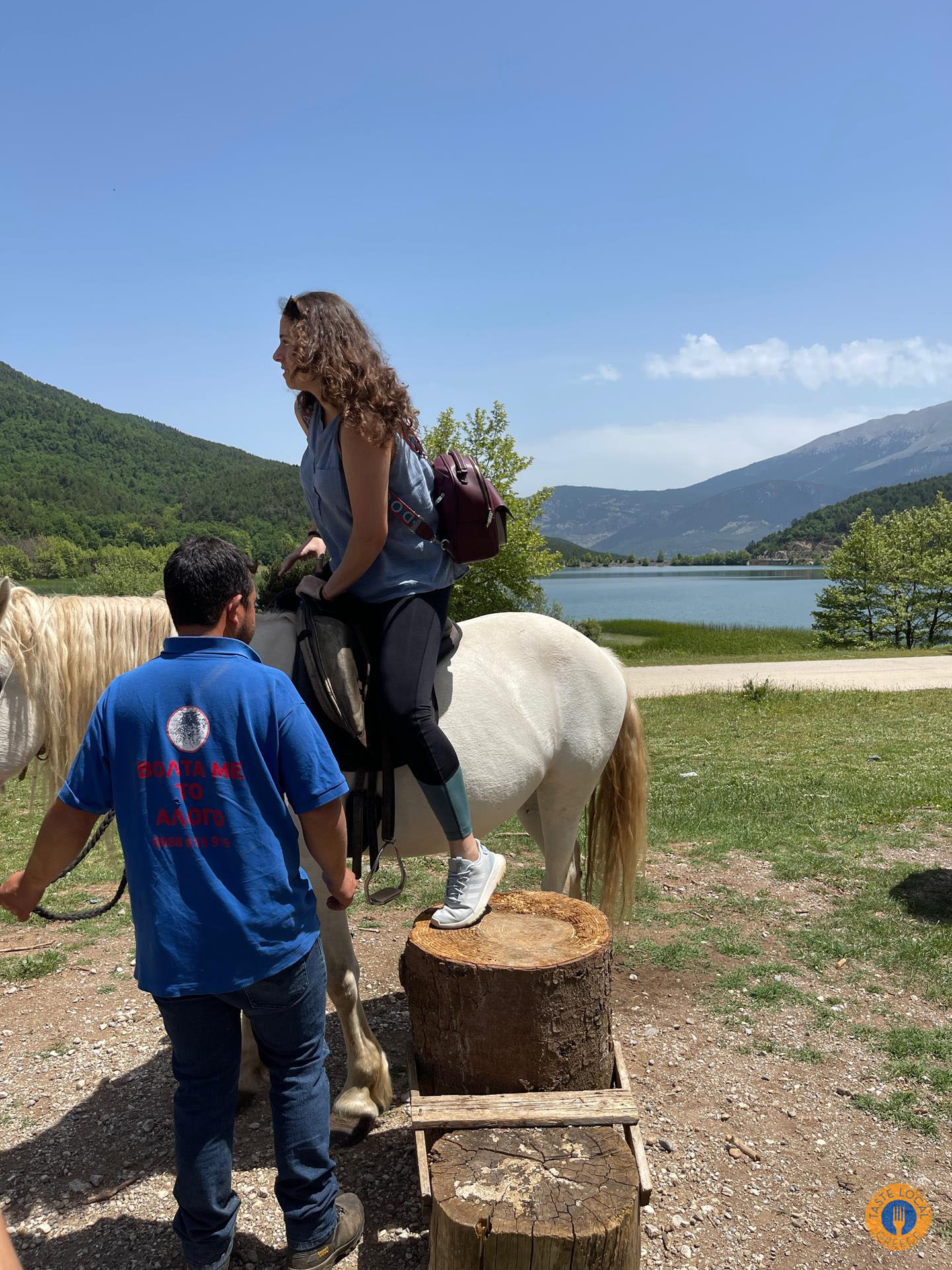 Βόλτα με άλογα στο δάσος