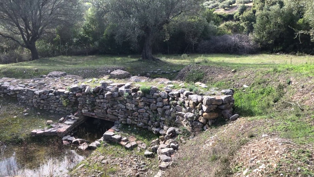 Θολωτοί τάφοι Περιστεριάς