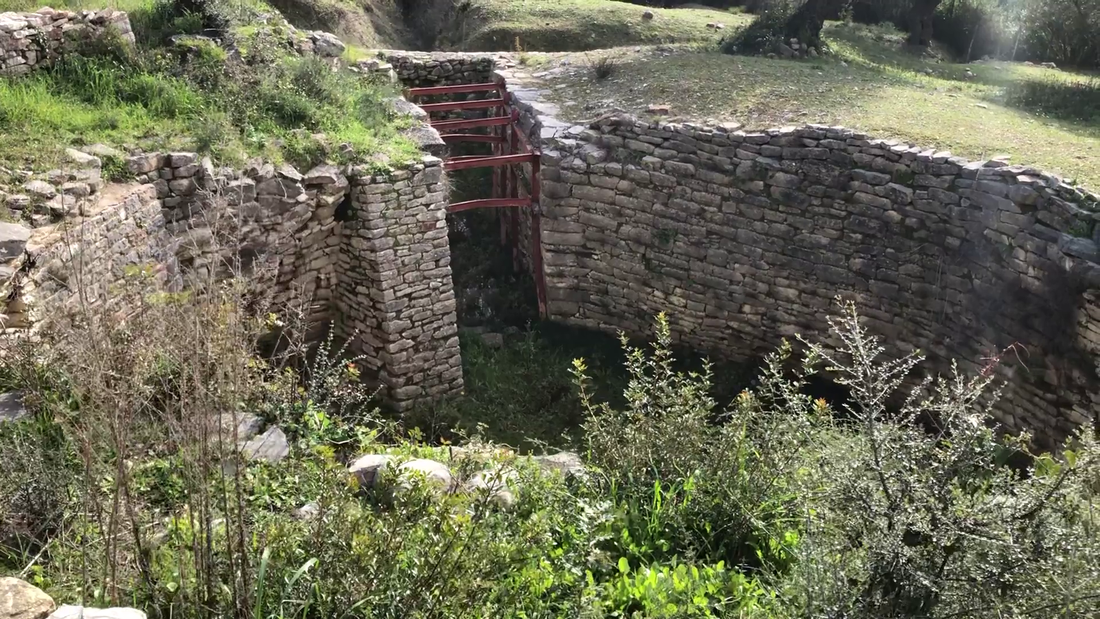 Θολωτοί τάφοι Περιστεριάς
