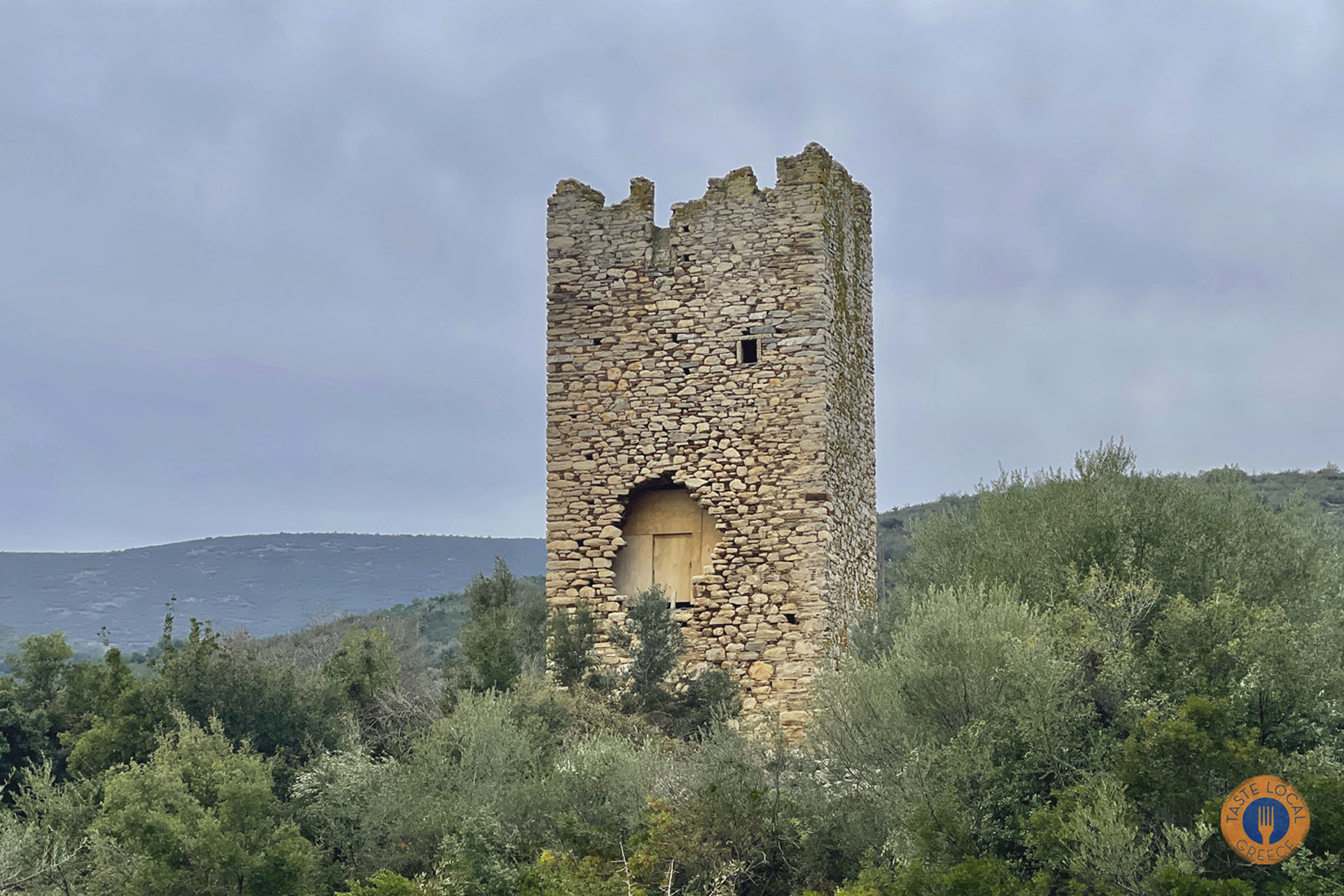 Μια γρήγορη, εξερευνητική, εκδρομή στον Μαραθώνα, για να ανακαλύψουμε τον Μεσαιωνικό πύργο του Μαραθώνα τον πύργο της Οινόης, τον πύργο των Δελαρός!