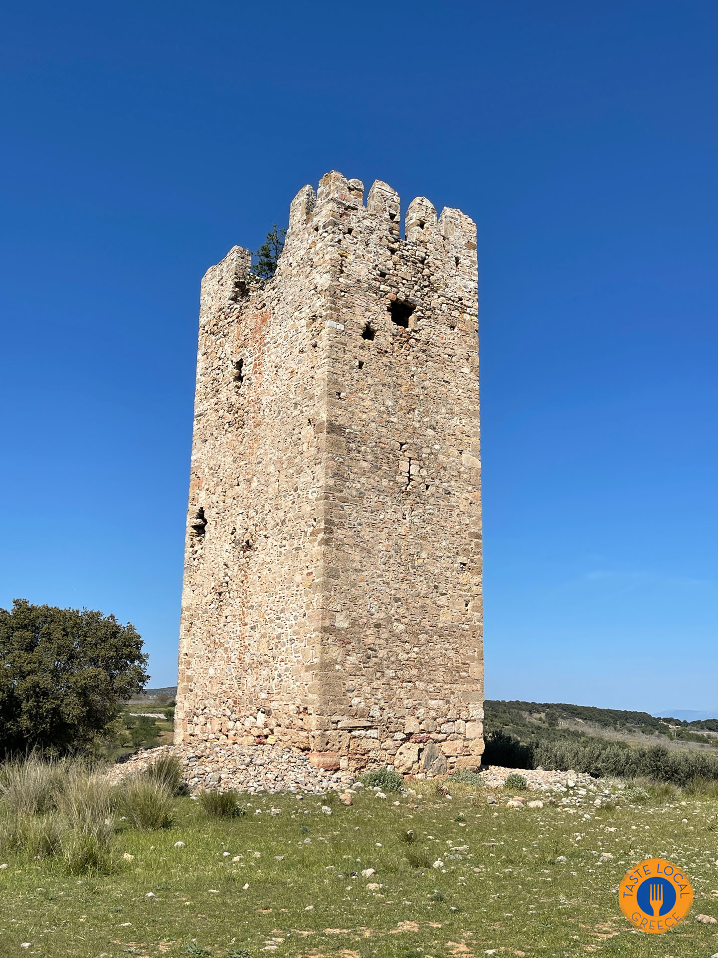 Ο μεσαιωνικός πύργος στην Βραυρώνα