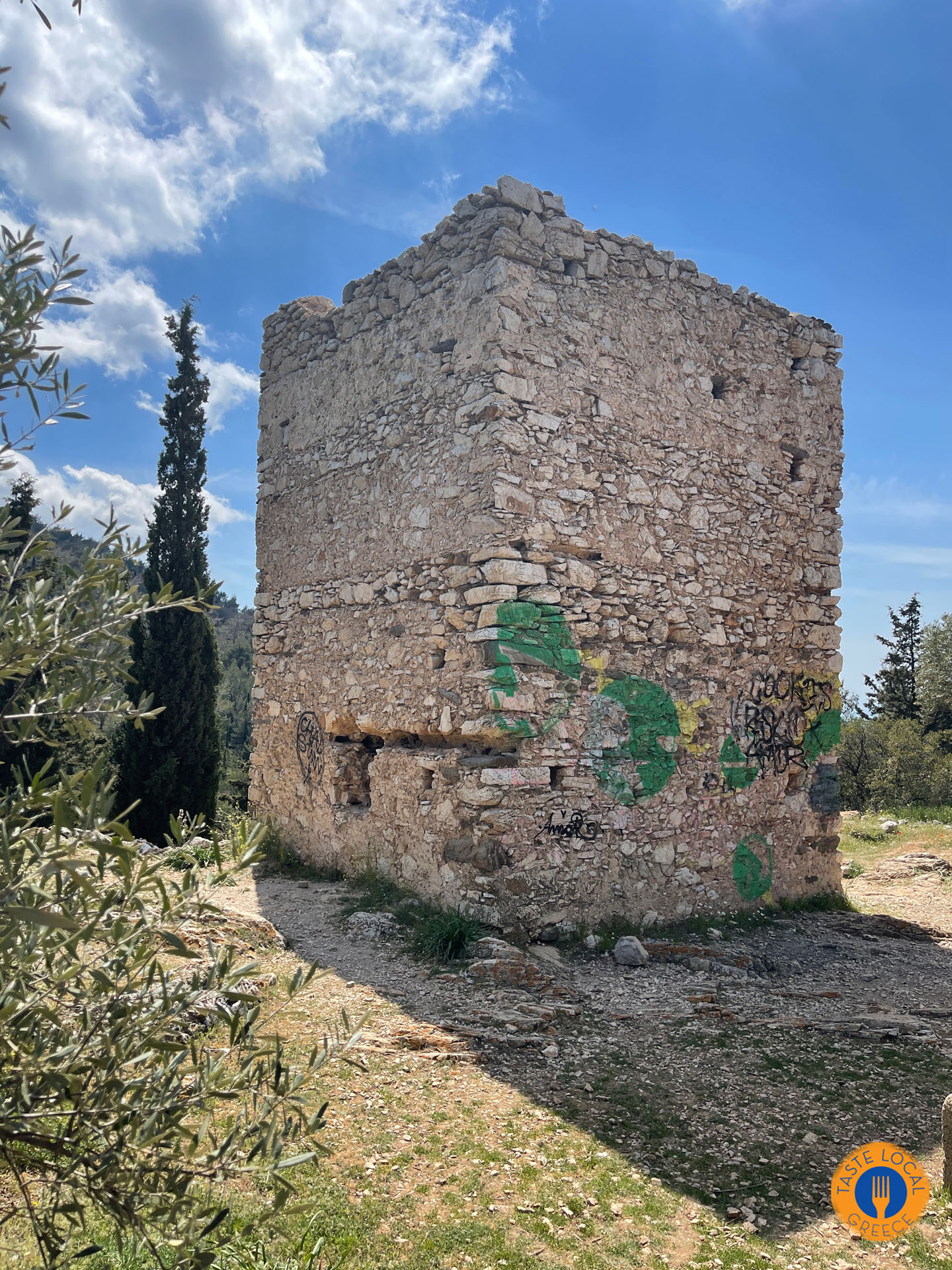 Ο πύργος Κούλα στον Υμηττό το βουνό των Αθηναίων