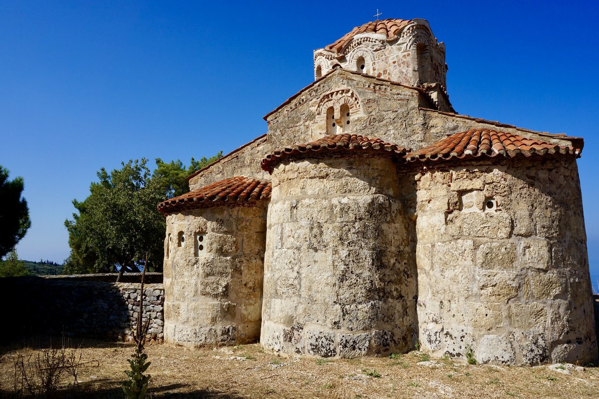 Η άγρια Μάνη Βυζαντινό εκκλησάκι